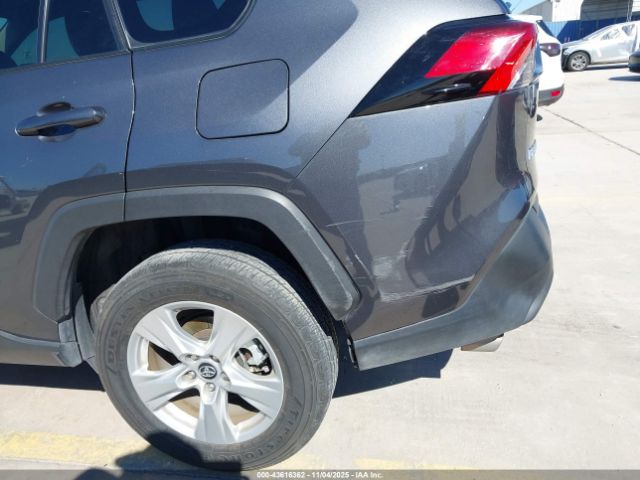 Toyota RAV4 Xle Image 14