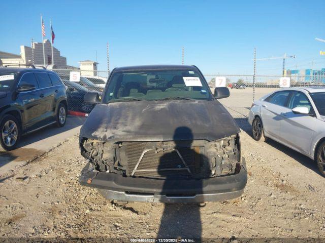 Chevrolet Silverado 1500 Ls Image 15