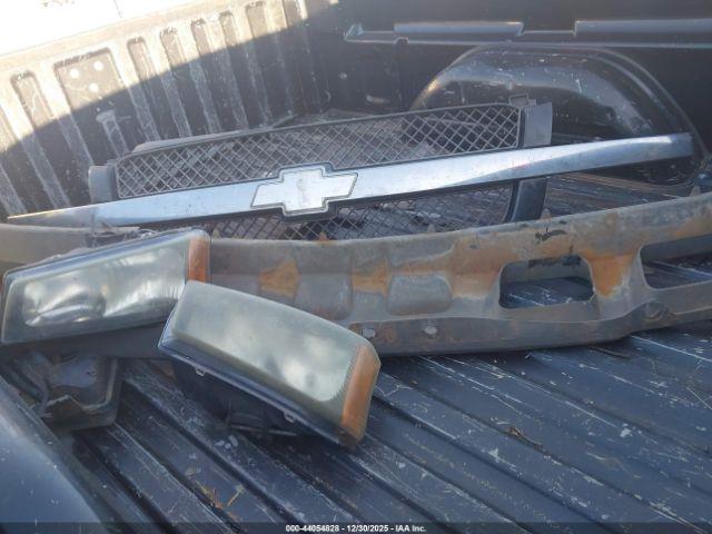 Chevrolet Silverado 1500 Ls Image 9