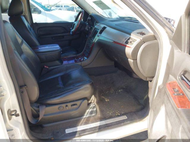 Cadillac Escalade Premium Image 12