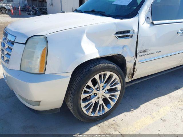 Cadillac Escalade Premium Image 11