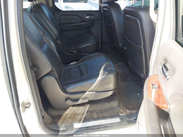 Cadillac Escalade Premium Image 2