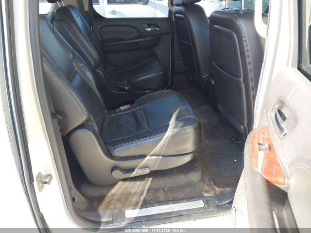 Cadillac Escalade Premium Image 2