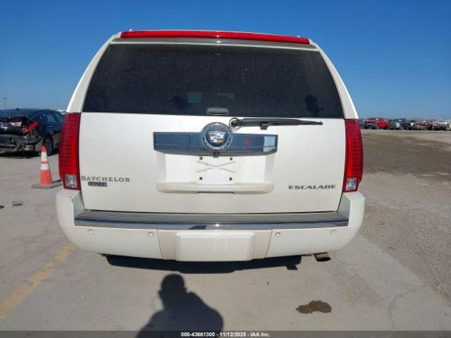 Cadillac Escalade Premium Image 19