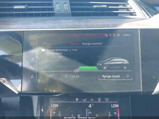 Audi e-tron Premium Plus Image 15