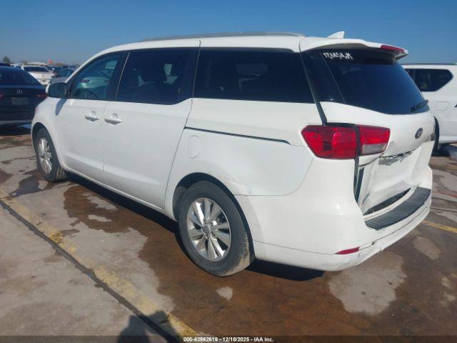 Kia Sedona Lx Image 9