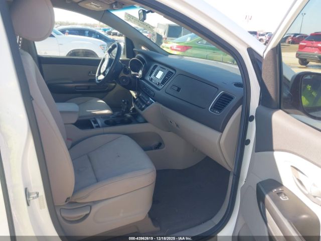 Kia Sedona Lx Image 4