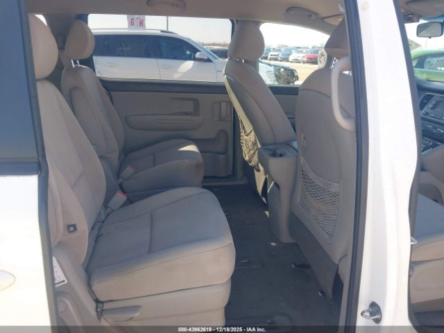 Kia Sedona Lx Image 8