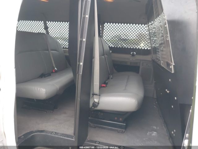 Ford E-350 Xl Image 12