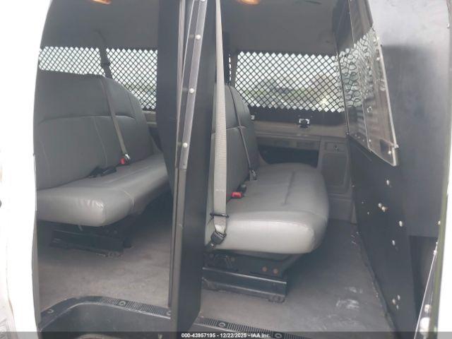 Ford E-350 Xl Image 12