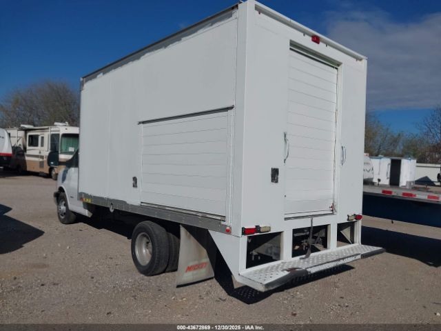 Chevrolet Express 4500 Image 17