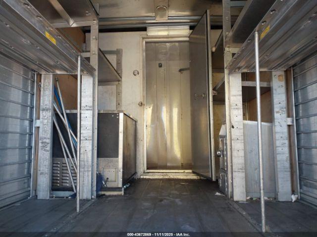 Chevrolet Express 4500 Image 7