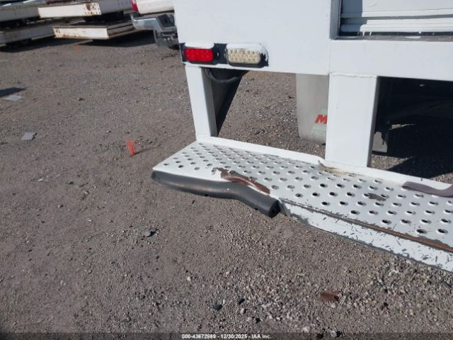 Chevrolet Express 4500 Image 6