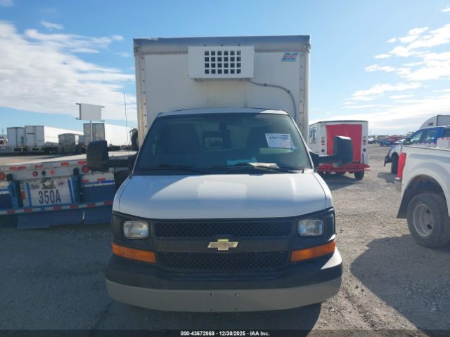 Chevrolet Express 4500 Image 9