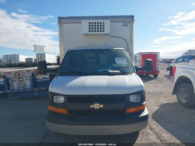 Chevrolet Express 4500 Image 9