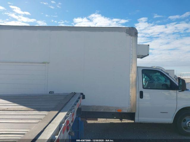 Chevrolet Express 4500 Image 15