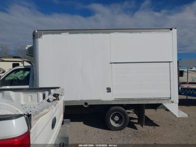 Chevrolet Express 4500 Image 8