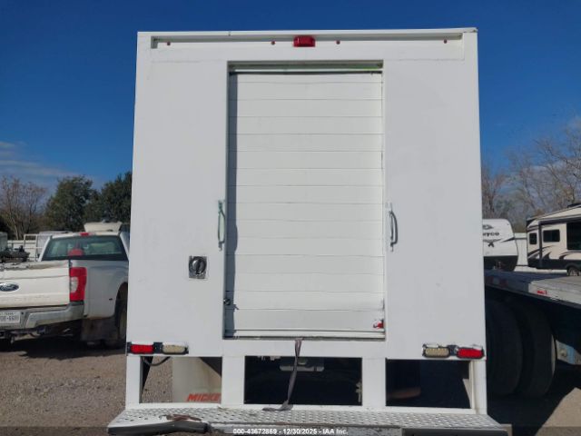 Chevrolet Express 4500 Image 14