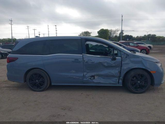 Honda Odyssey Sport Image 12