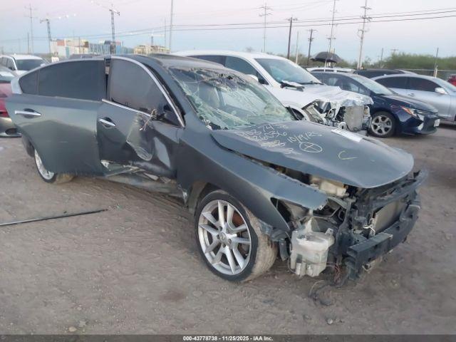  Salvage Nissan Maxima