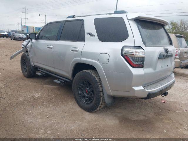 Toyota 4Runner Trd Off Road Premium Image 10