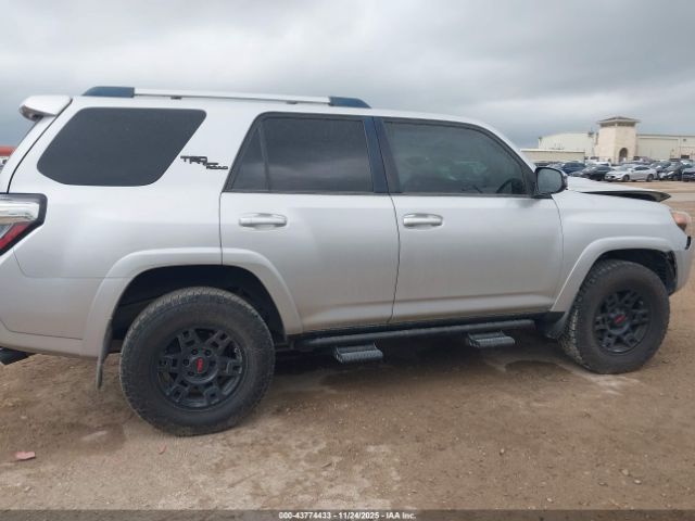 Toyota 4Runner Trd Off Road Premium Image 15