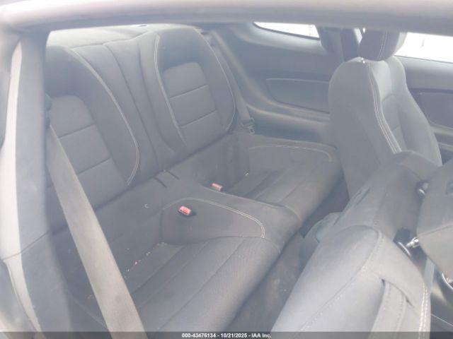 Ford Mustang V6 Image 3