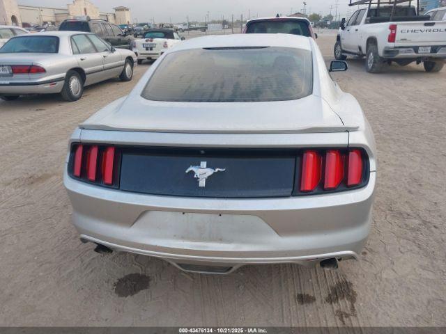 Ford Mustang V6 Image 10
