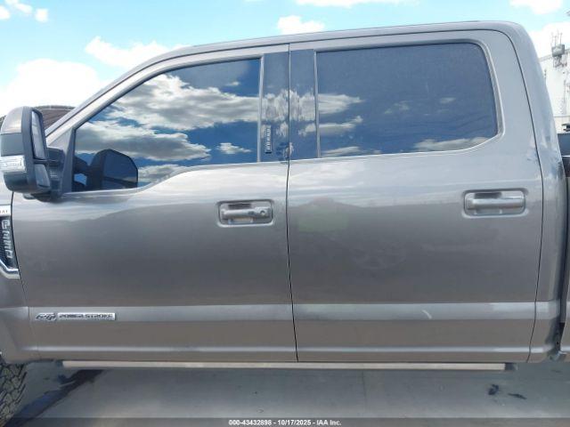 Ford F-350 Lariat Image 15