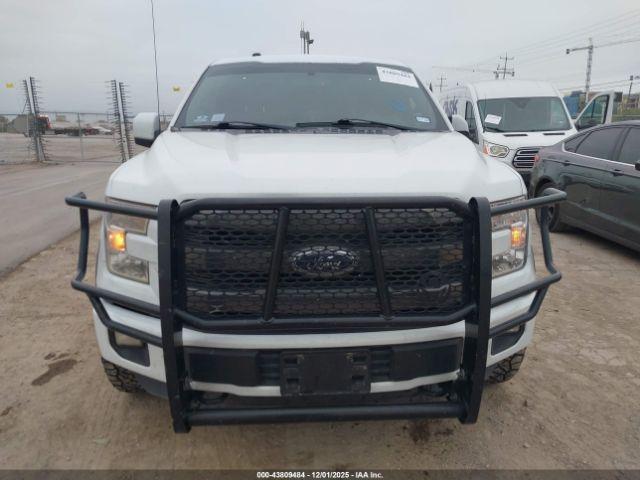 Ford F-150 Lariat Image 8