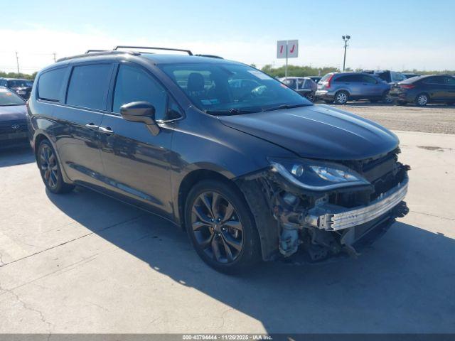  Salvage Chrysler Pacifica