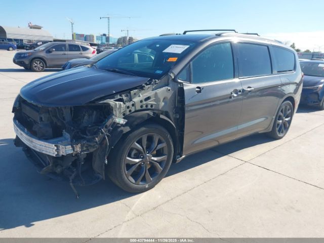 Chrysler Pacifica Touring Plus Image 17