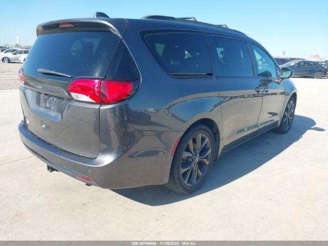 Chrysler Pacifica Touring Plus Image 18