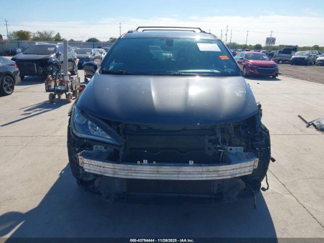 Chrysler Pacifica Touring Plus Image 6