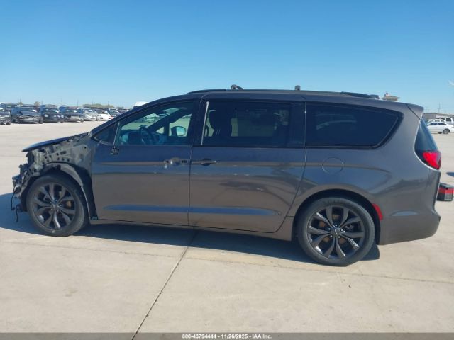 Chrysler Pacifica Touring Plus Image 15