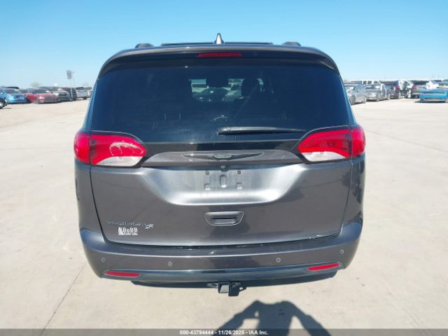 Chrysler Pacifica Touring Plus Image 12