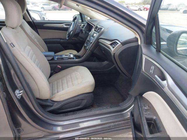 Ford Fusion S Image 13