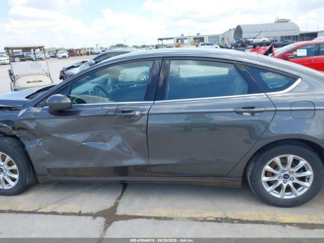 Ford Fusion S Image 2