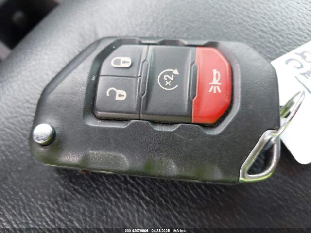 Jeep Wrangler Sahara 4x4 Image 7