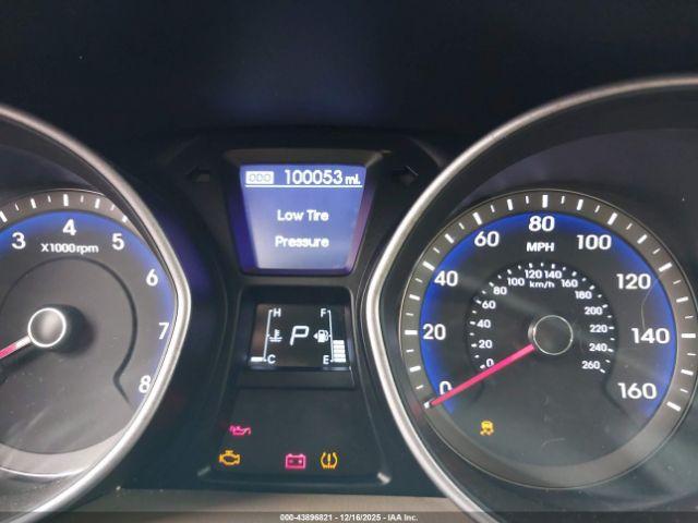 Hyundai ELANTRA Image 12