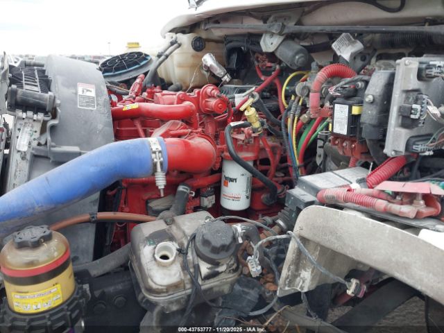 Freightliner M2 106 Image 12