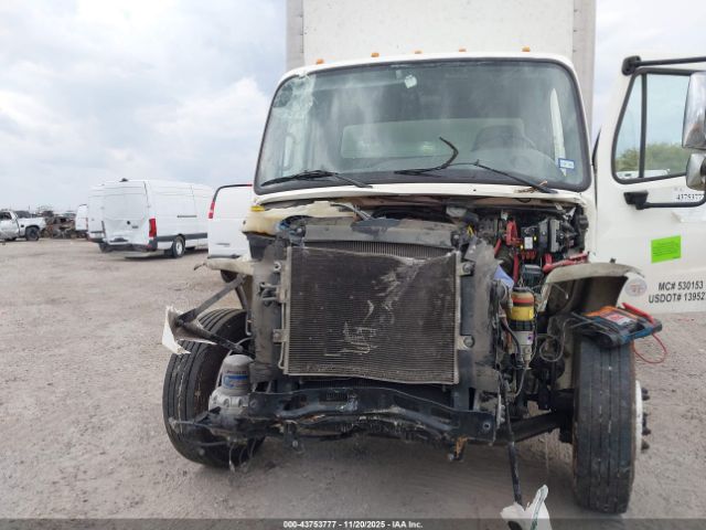 Freightliner M2 106 Image 5