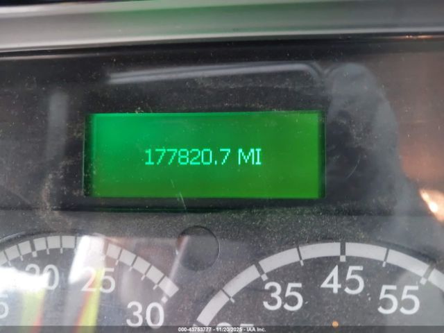 Freightliner M2 106 Image 2