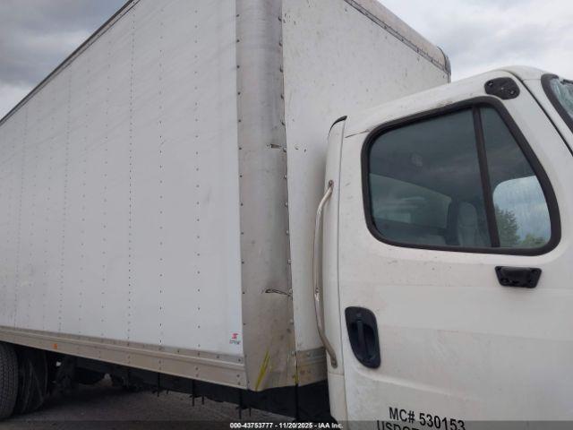 Freightliner M2 106 Image 3