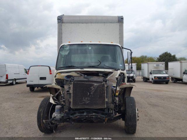 Freightliner M2 106 Image 13