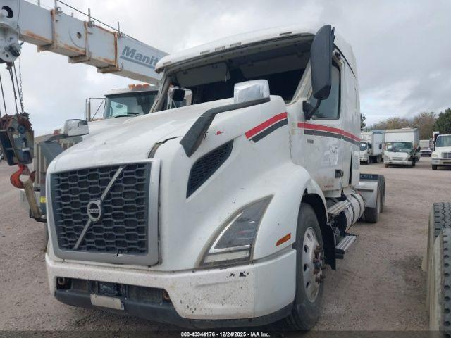  Salvage Volvo Vnr