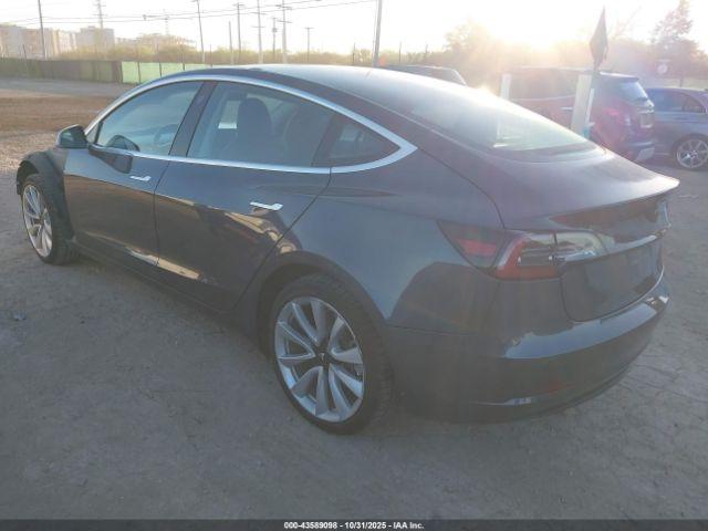 Tesla Model 3 Image 4