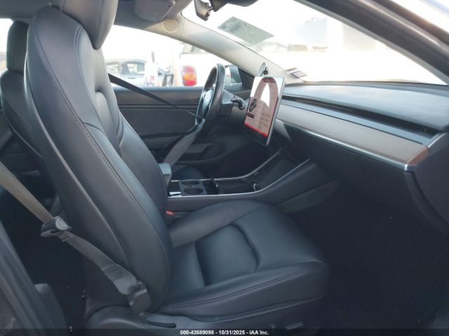 Tesla Model 3 Image 11