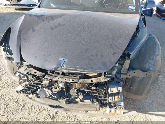 Tesla Model 3 Image 3