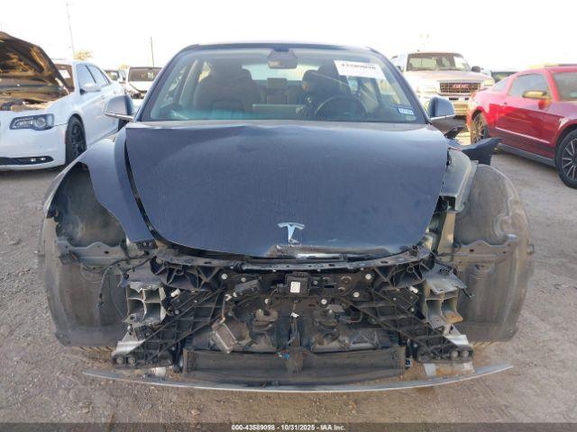 Tesla Model 3 Image 12